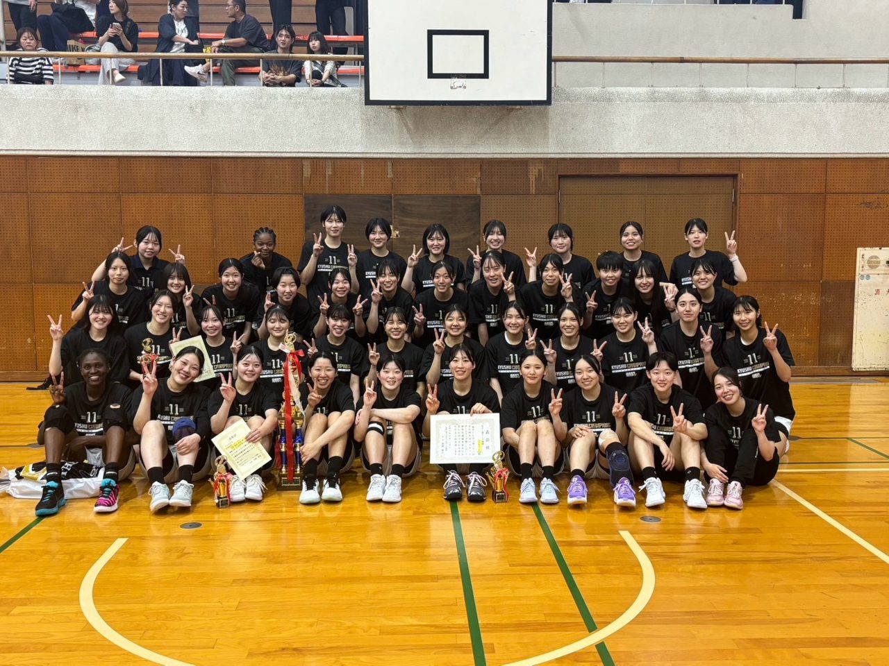 女子1部で優勝した日本経済大（10月25日）