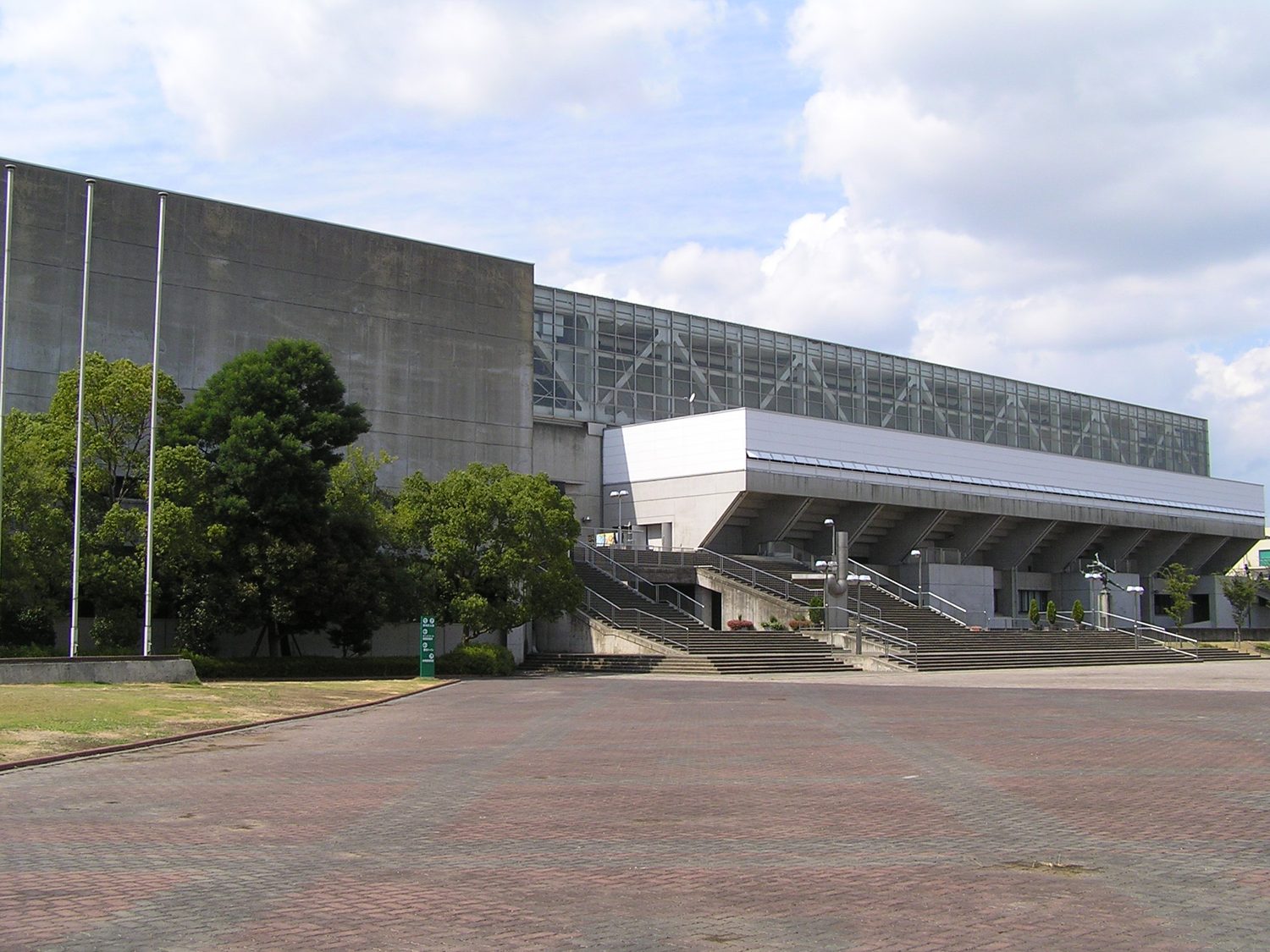 岡山市総合文化体育館（南区浦安南町）
